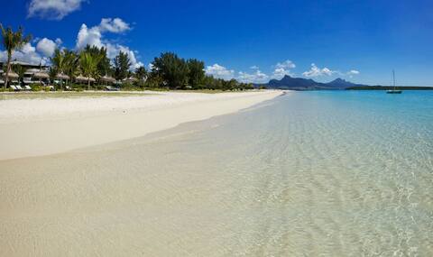 Fabulous Beach Home - Luxury Beachfront Living