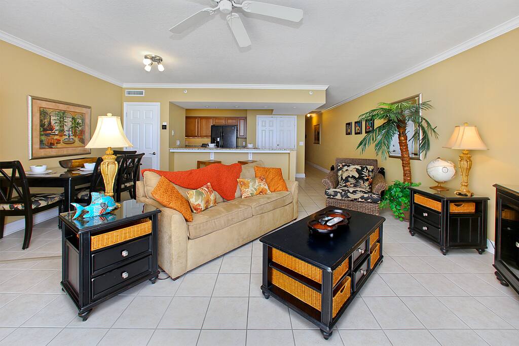 Furniture,Indoors,Room,Chair,Coffee Table