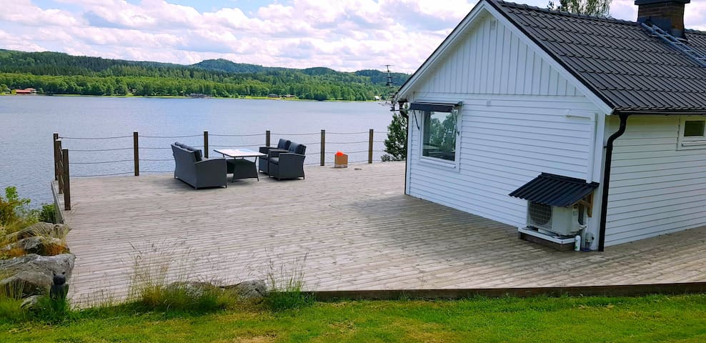Lakehouse with amazing view and fireplace