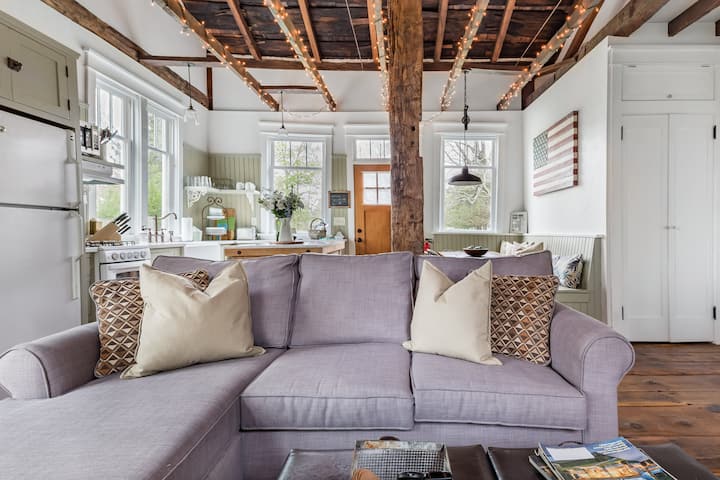 Restored Antique Charm At The Libertyville School House - Gardiner, NY