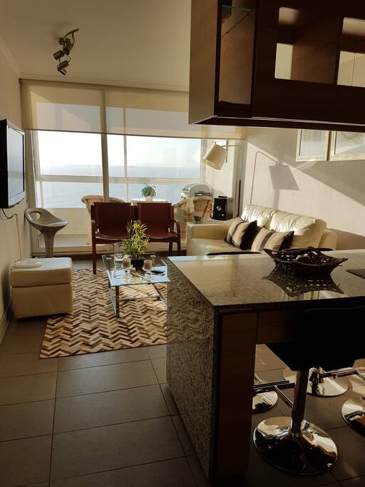 living con acceso a terraza 1 con vista al mar.