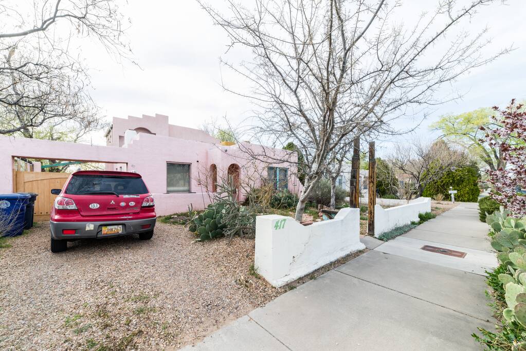 Pink Adobe! Famous Route 66 !!! ABQ! Nob Hill UNM Houses for Rent in