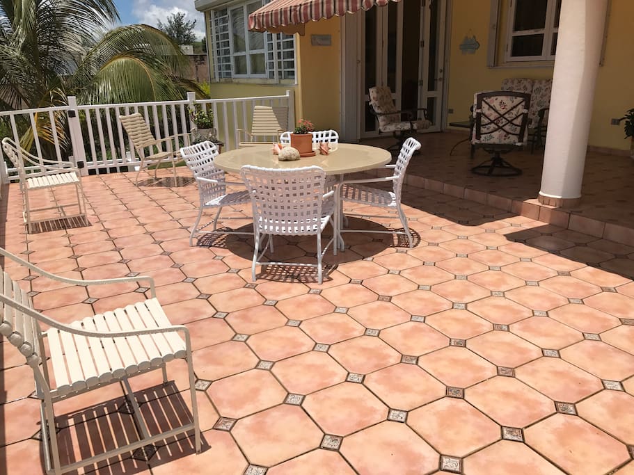 Outdoor deck
