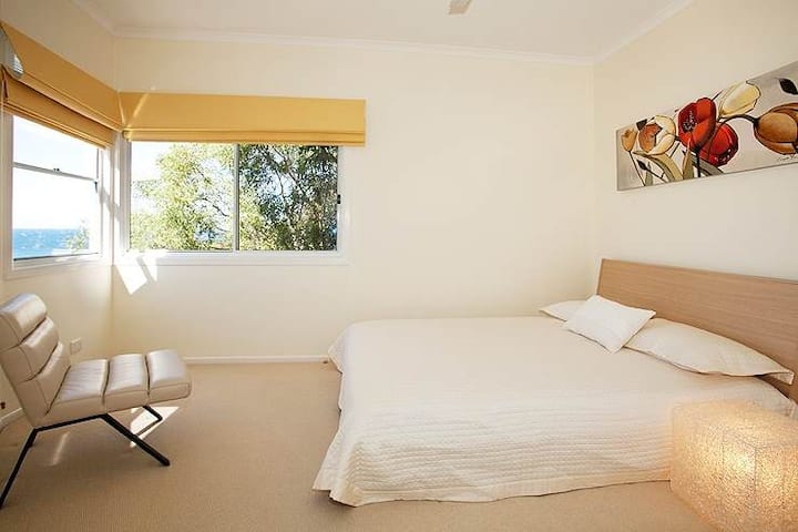 2号房间标准双人床