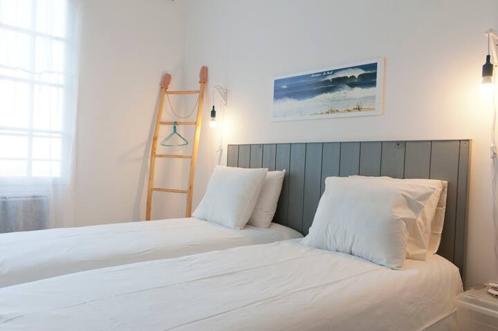 Camera da letto 2. Due letti da 90 cm adiacenti