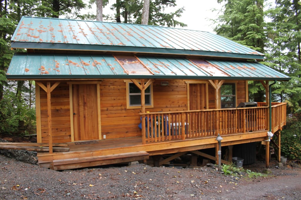 Front view of the cabin.