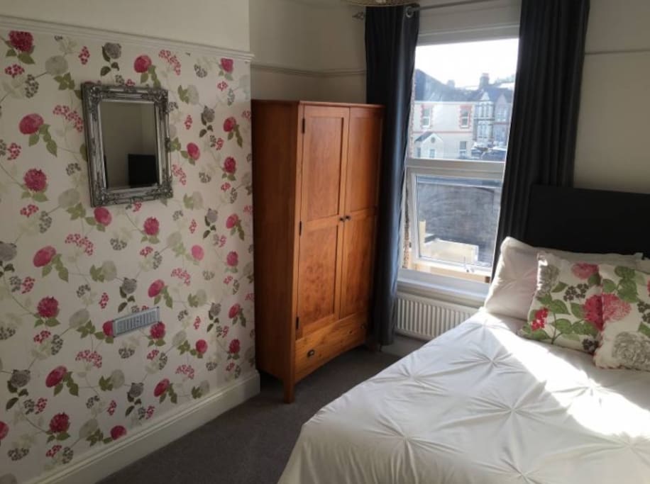 Guest bedroom