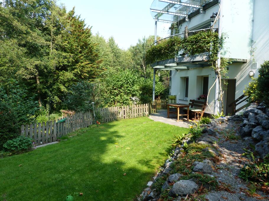 Terrassenwohnung im Grünen, mit eigenem Eingang ...