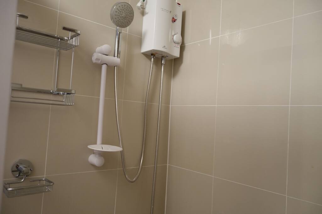 shower w/ heater