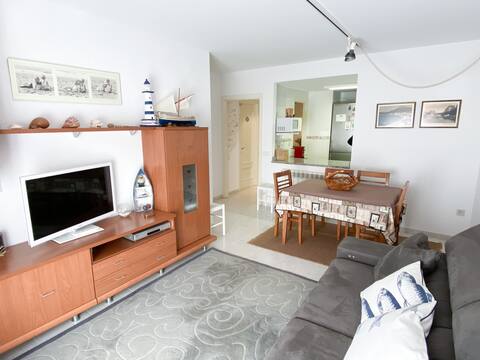 Top performing Airbnb: Beachside apartment with parking in Calonge I Sant Antoni