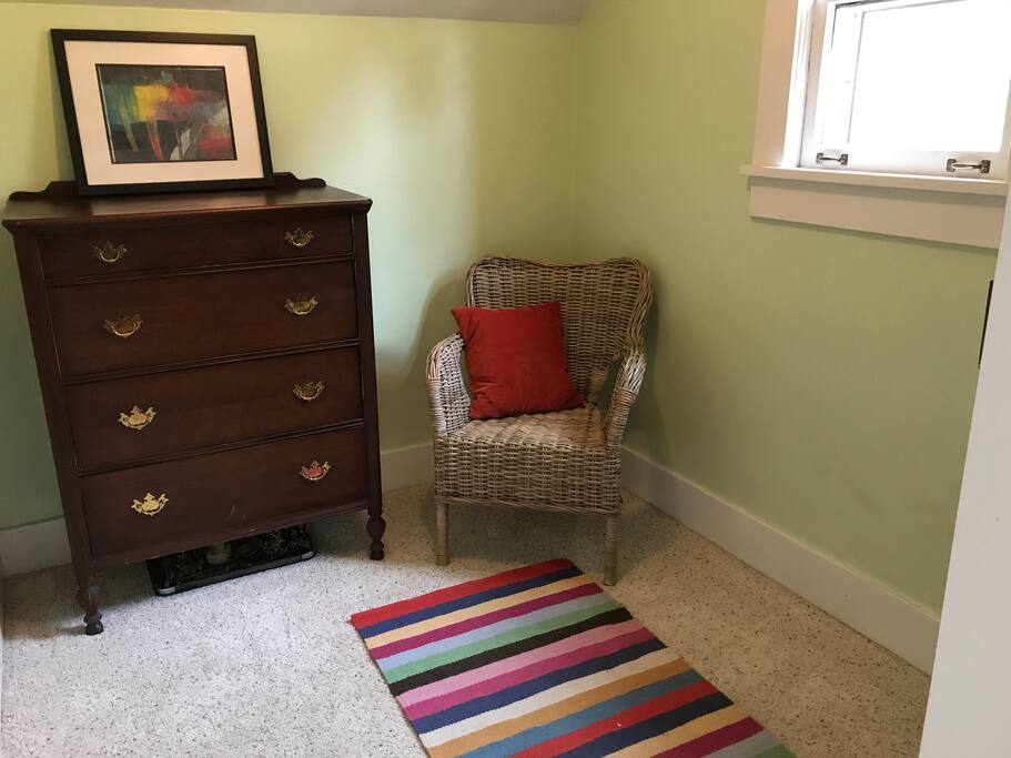 Sitting area with luggage area