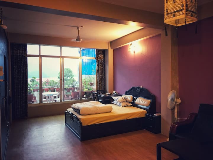 Lakeview Day Spa! Rooftop Studio Apartment