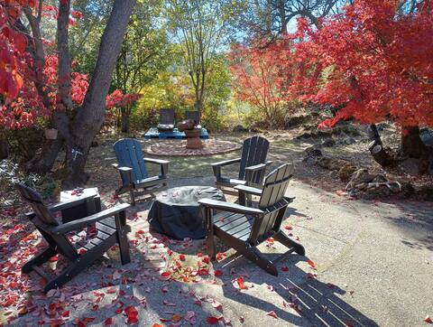 2.5 Acre Folsom Lake Resort with 6 Rooms & 4 Baths