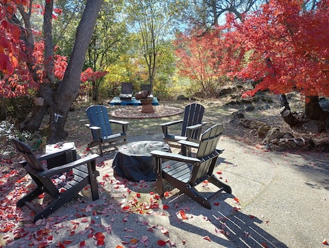 2.5 Acre Folsom Lake Resort with 6 Rooms & 4 Baths