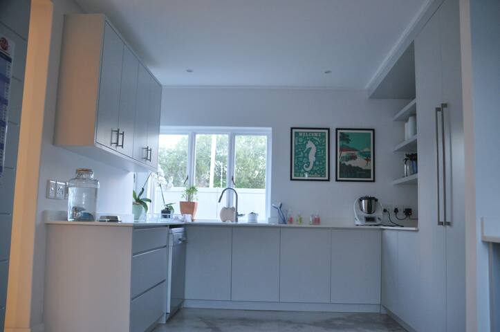 Modern, serine, mountain views,uninterrupted power gallery image 4