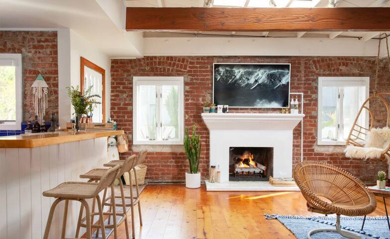 🏝Cool Brick Bungalow w/ Guest House steps to beach gallery image 2