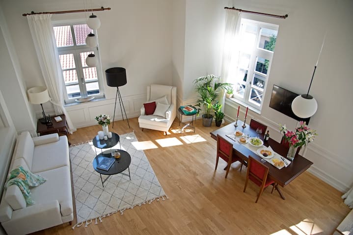 Estate | 9 Bedrooms | 4 Suites | Acropolis View