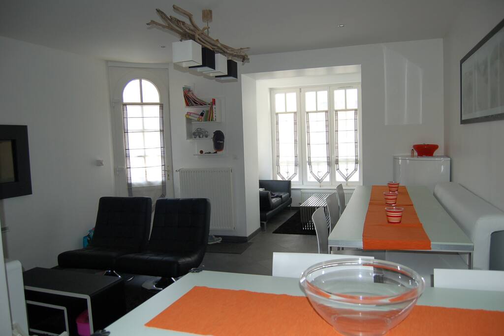 vue de la cuisine sur séjour salon