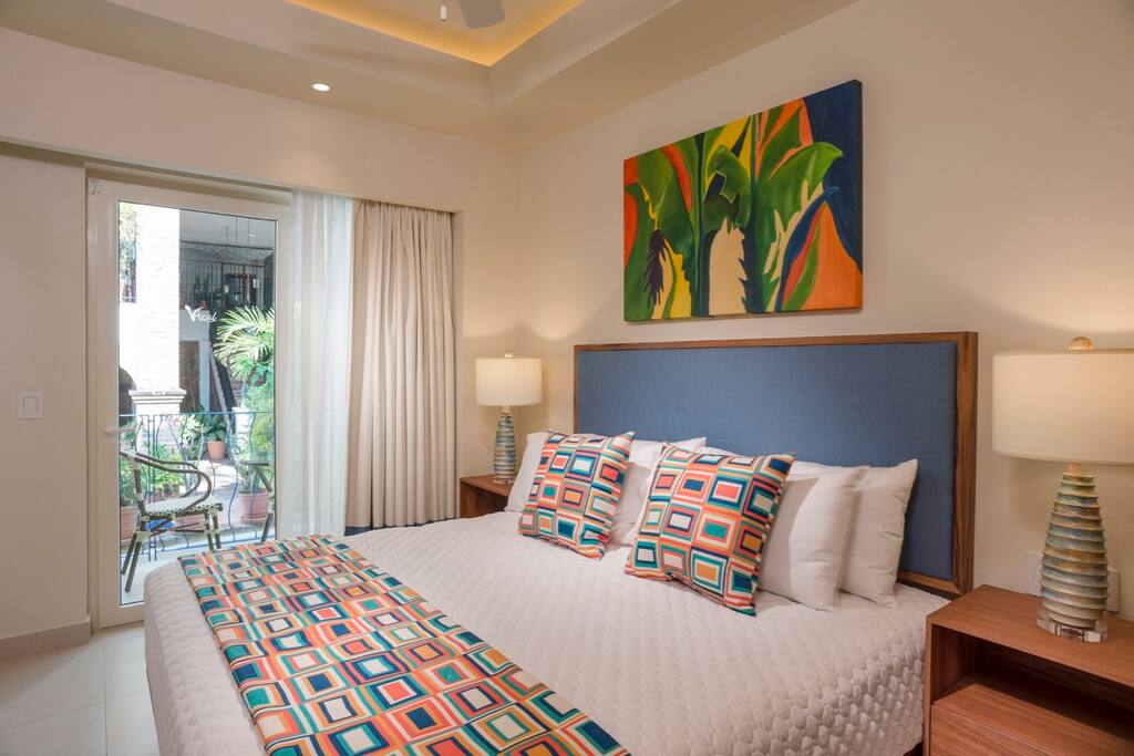 very nice and comfortables bedrooms , with AC , tropical decoration and little balcony in the back overlooking the nextdoor building