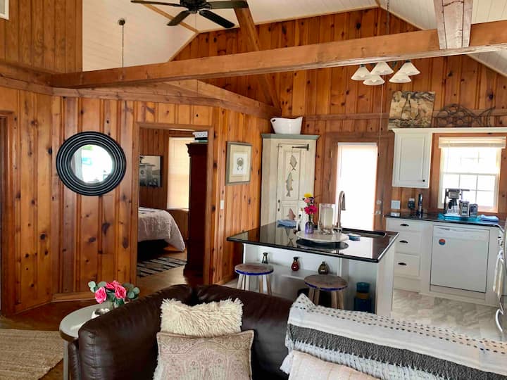“Old Bay”charming Ecletic Oceanside Cottage - Surf City, NC