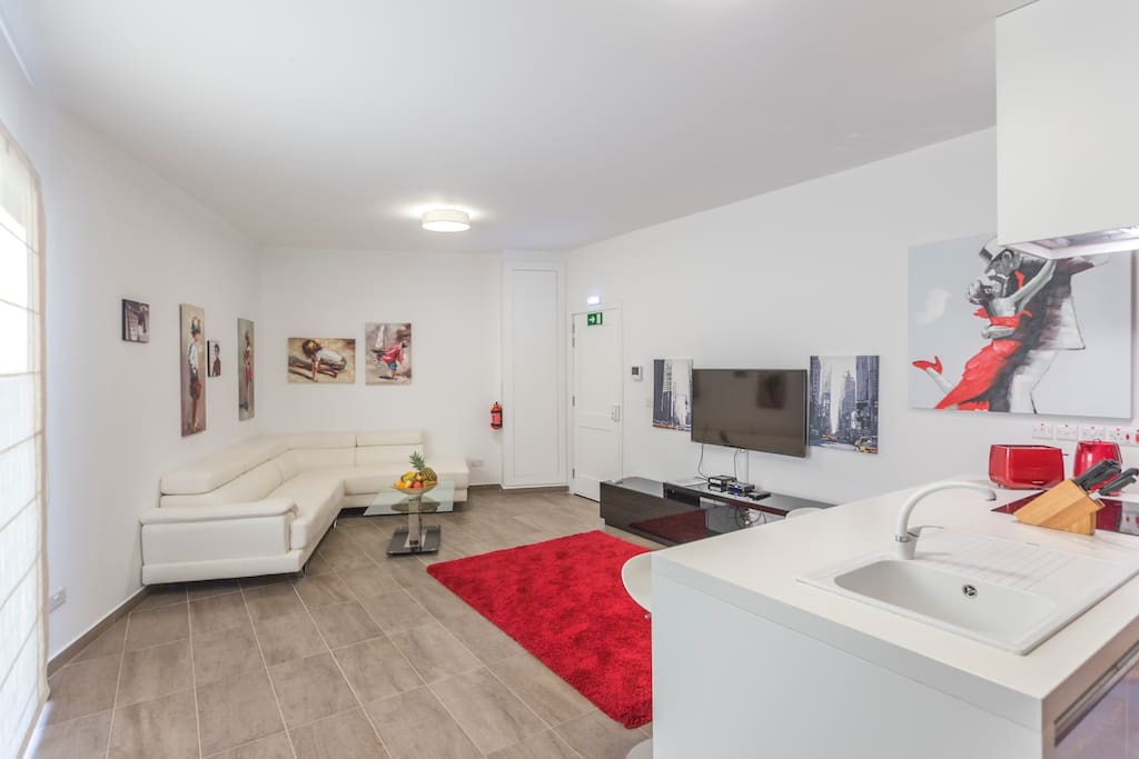 Kitchen /Lounge Area