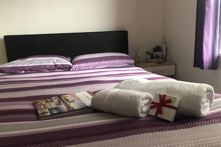 City Centre - Ensuite room in a 2 modern bed flat