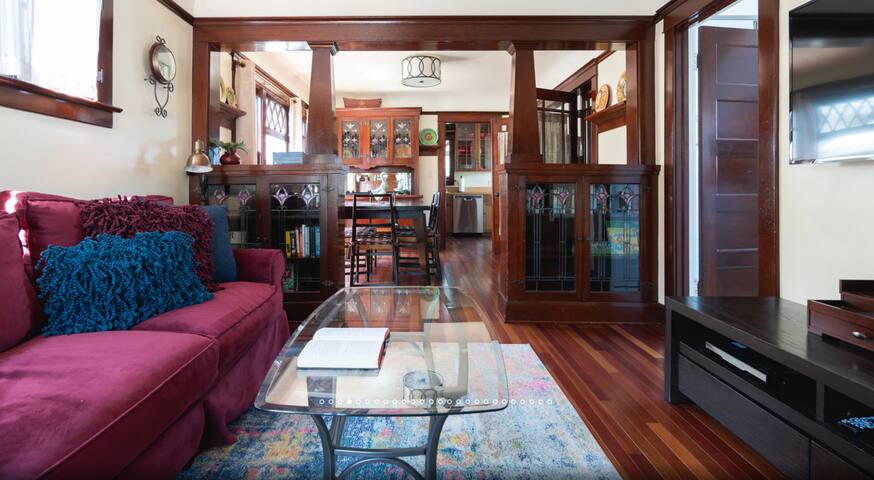 Block to the Beach – Amazing SantaMonica Craftsman gallery image 3