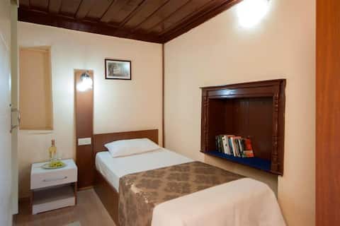 Konak Hotel Kaleici
Single Private Rooms