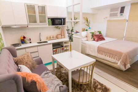 Insta-perfect Cozy Blogger’s Pad w/ wifi + Netflix