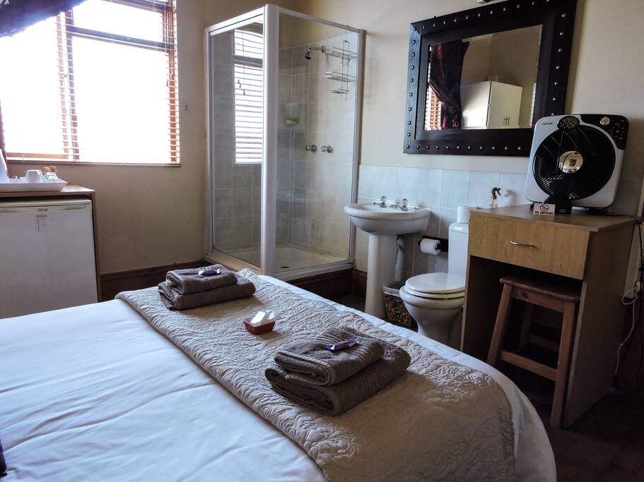 Bedroom/bathroom