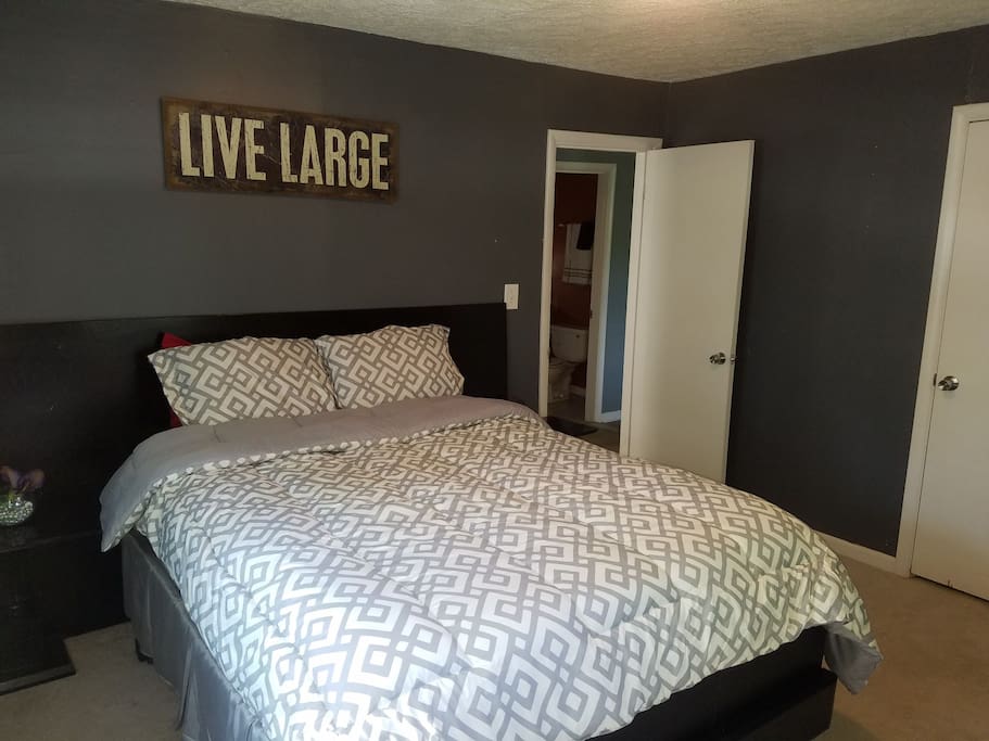 Bedroom1 Queen