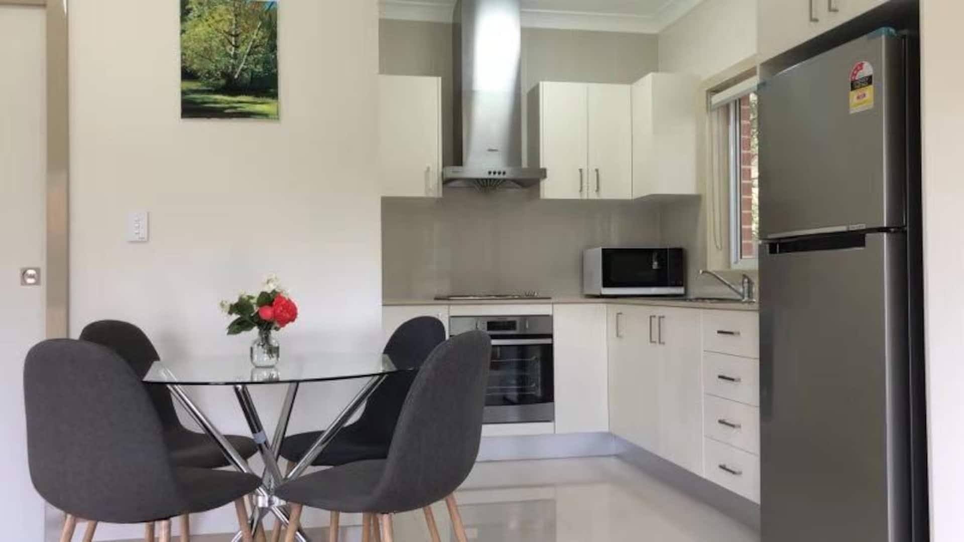 Modern granny flat, relax to the sound of nature