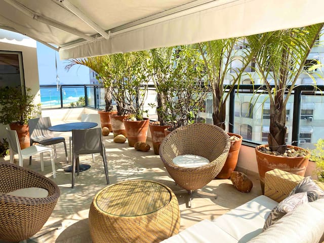 Penthouse with gorgeous view of Ipanema beach gallery image 2