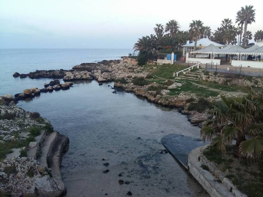 spiaggetta di sabbia a 130 mt in linea d'aria da casa