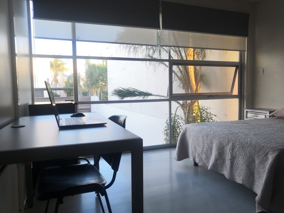 אידיאלי ליצירת משרד ביתי. 