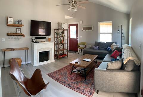 B Street Bungalow in Beautiful Elkton