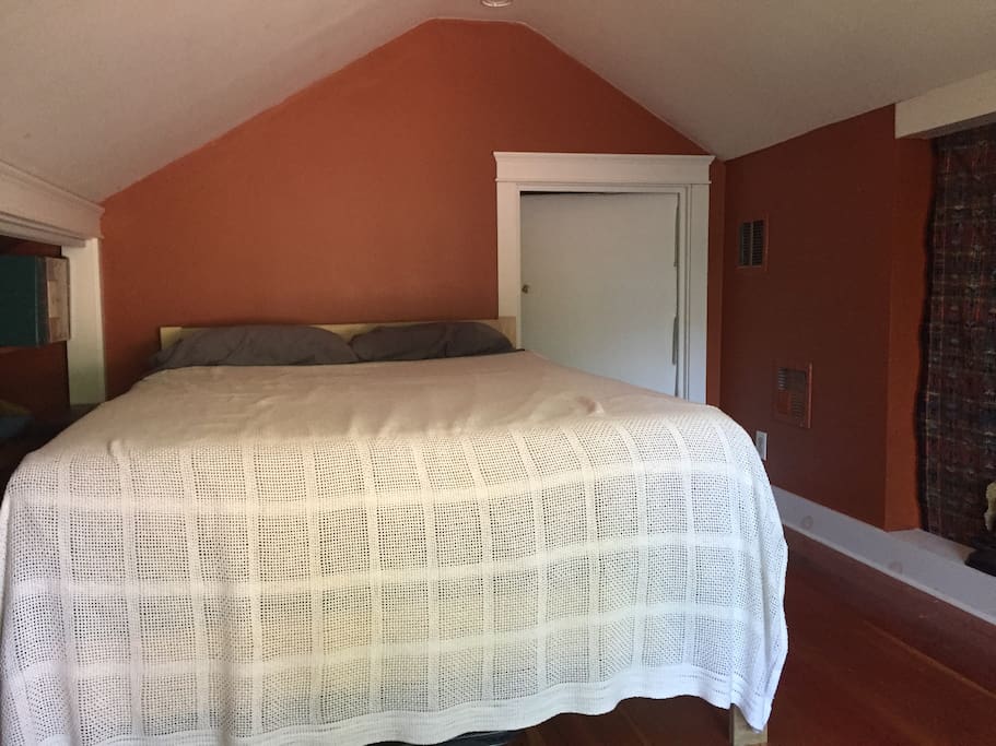 Cozy - plenty of storage