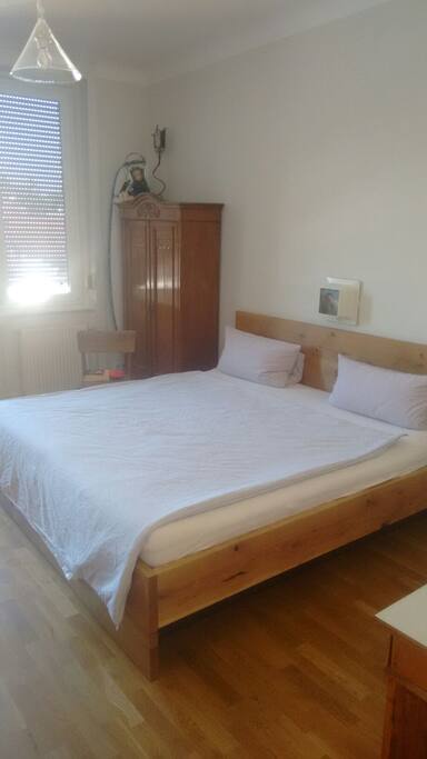 Schlafzimmer mit Doppelbett 200x200
