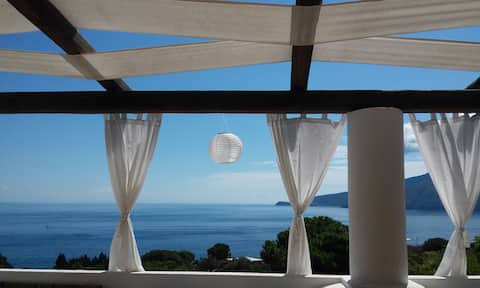 Casa del Riccio, a restful sea view escape