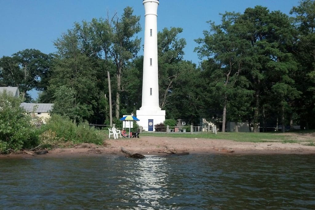 Cottage is behind lighthouse. That is my umbrella.
