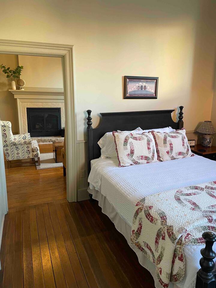 Historic Shullsburg Suites, Suite 201 Hotels for Rent in Shullsburg