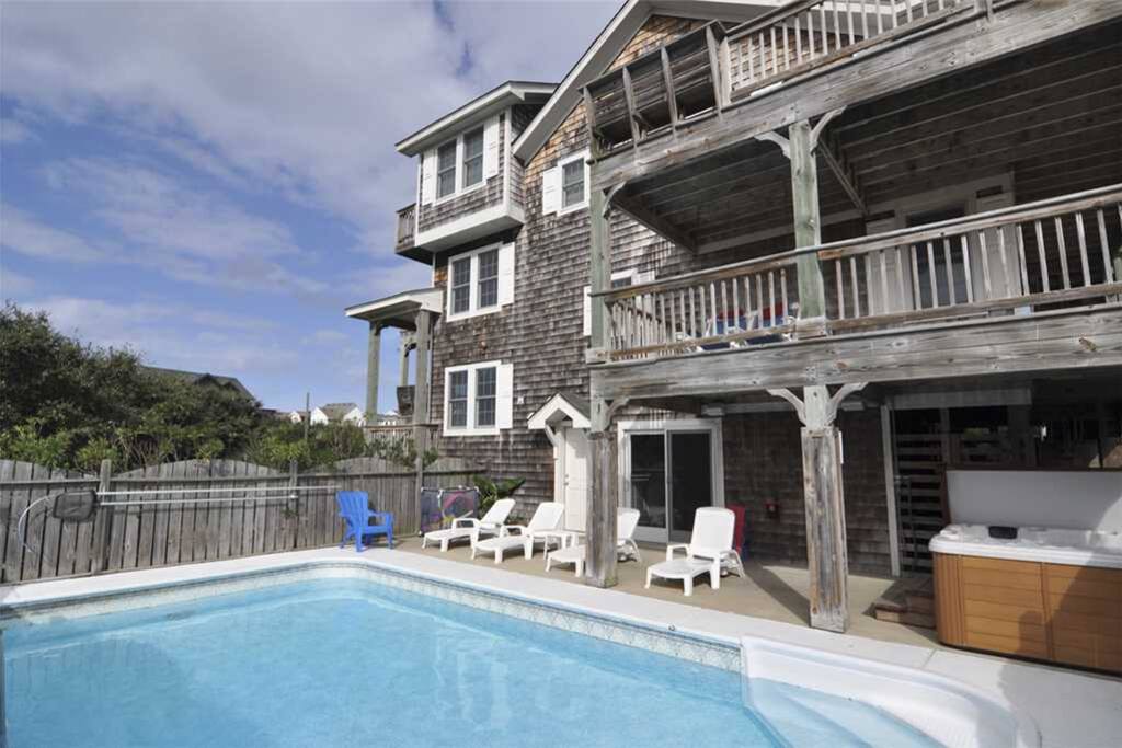 JR65: Curlew's Call | Pool Area