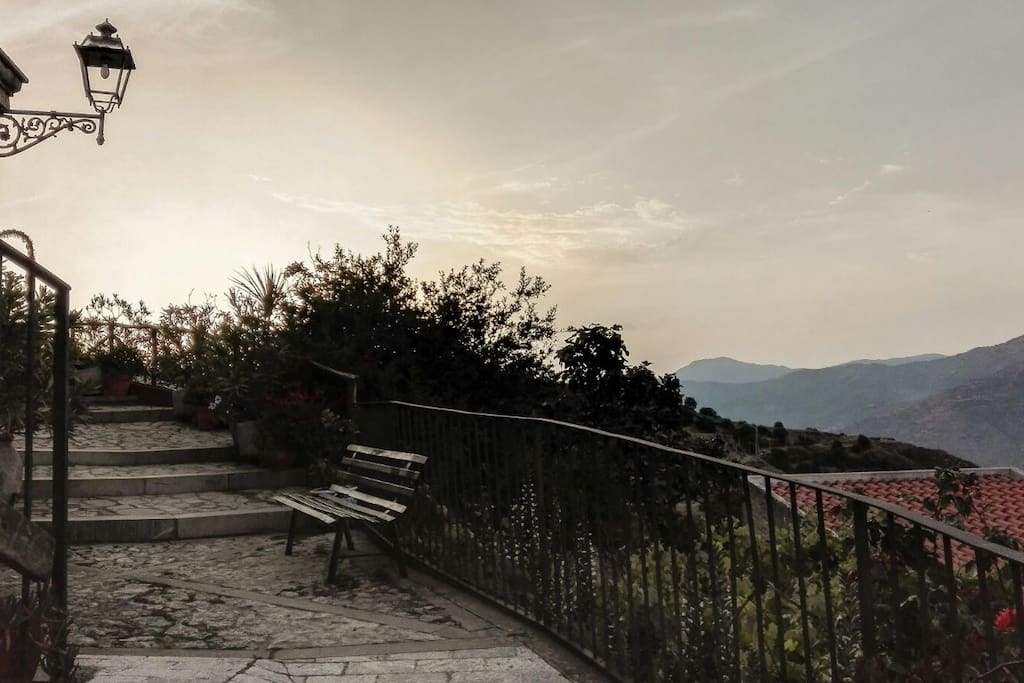 di fronte casa per una sosta