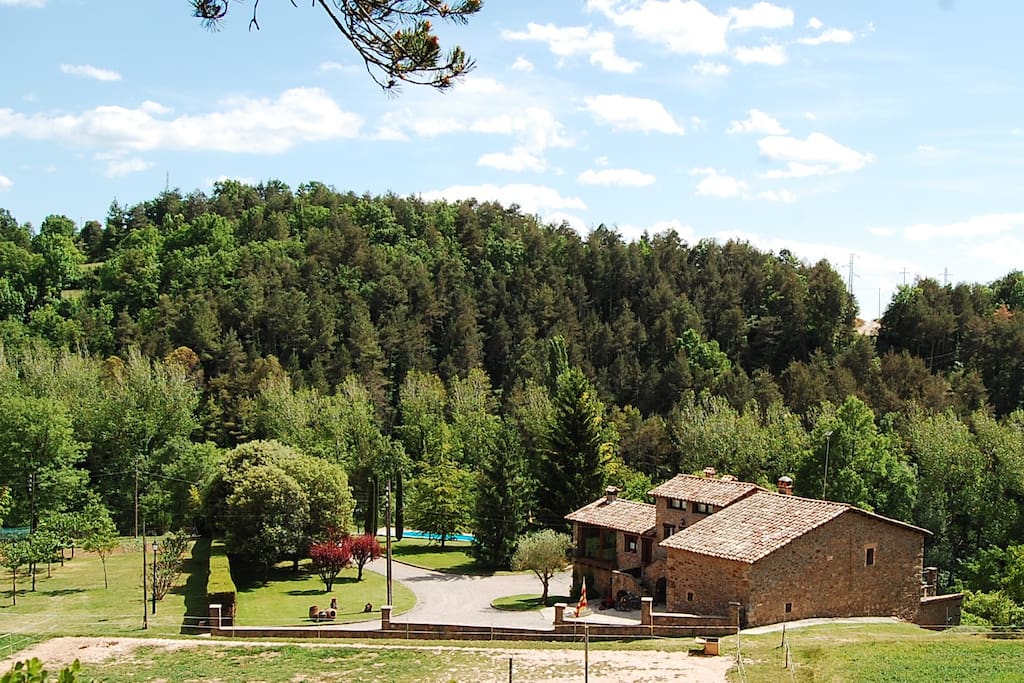 Vista de la casa i el jardí