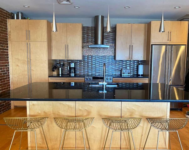 Boston Harbor View!Free Parking!North End 3 bed