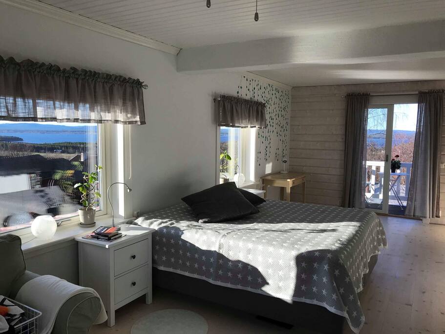 Top floor bedroom - Also with a bed sofa. Perfect for patents with small kids. Great view and a balcony for to in the evening sun ☀️
