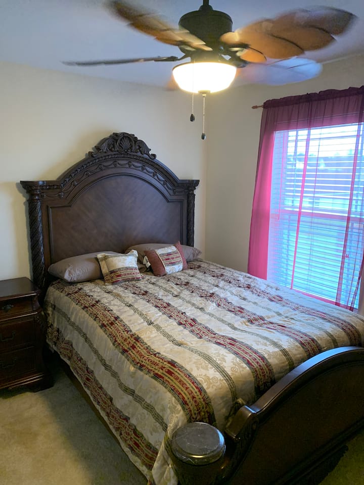 Chambre 4 (la chambre marron et marron)