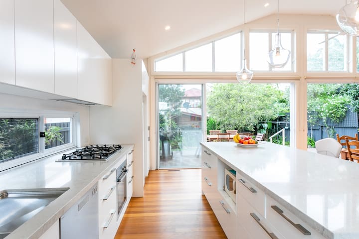 Beach House Close to Manly gallery image 4