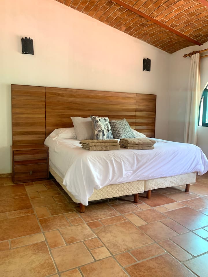 SPACIOUS, CLEAN BEDROOMS WITH A VERY GOOD ATMOSPHERE.