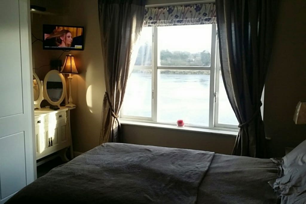 Also fab views from the master bedroom with satalite flat screen TV very quiet.